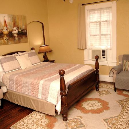 Charming Historic Downtown Apartment セント・オーガスティン エクステリア 写真